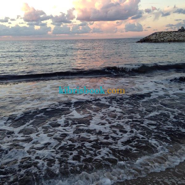Kervansaray Plajı Girne