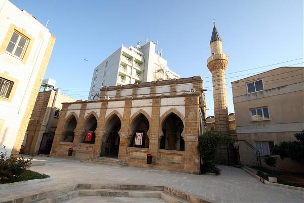 Saray Önü Camii